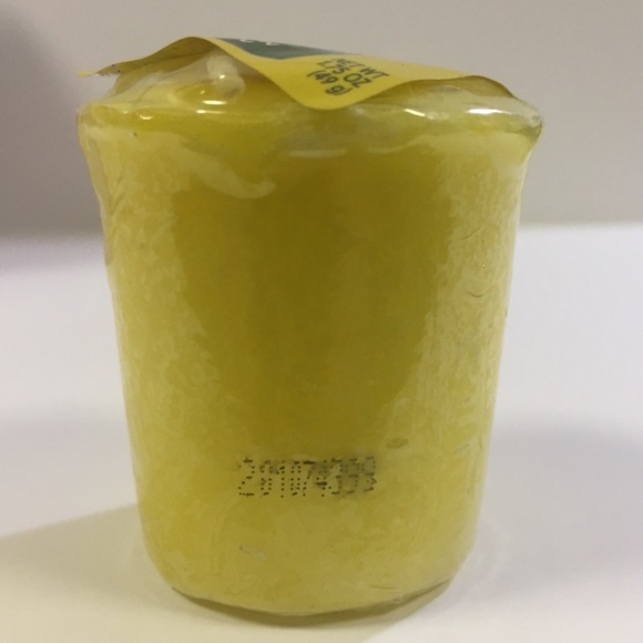 🆕 {Yankee Candle} Sicilian Lemon Volitive Candle - Picture 4 of 4